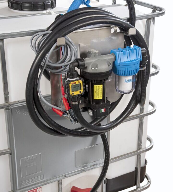 097-5630-012 <br> Kit de base Adblue <br> Pompe de transfert électrique pour Adblue <br> 12V <br> 40 L/min <br> S60x6 Manuel <br> clapet de pied avec filtre <br> pour conteneurs IBC